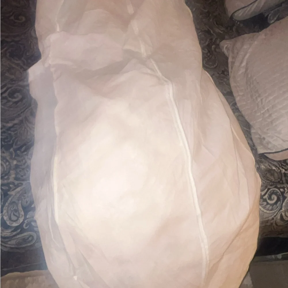 "Elegant 2016 Wedding Dress for Sale – Perfect Condition!" - Picture 4 of 8